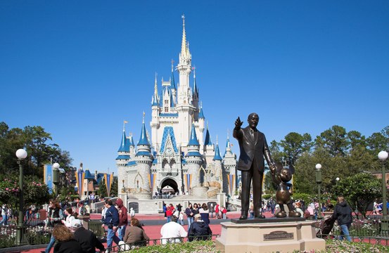 Scuba thief robs $20,000 from Disney restaurant