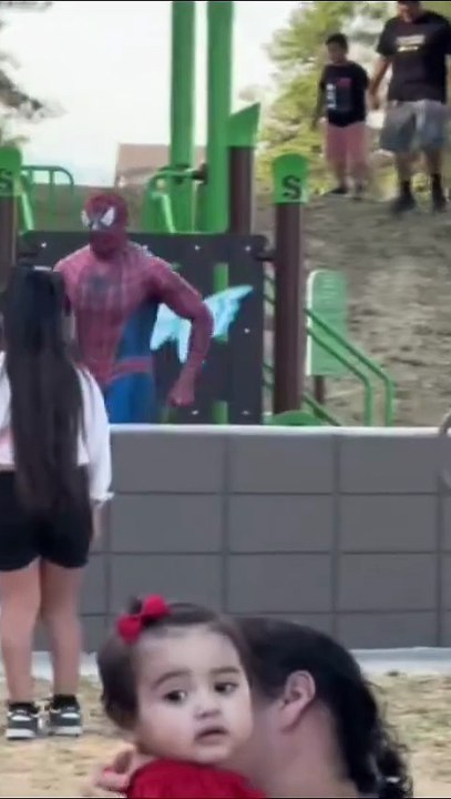 See how to read Spiderman