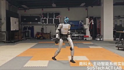 🤖🇨🇳 Flash Tech | Le robot humanoïde Unitree G1 mis à l’épreuve ! Des tests d’équilibre spectaculaires sont menés au laboratoire ACT de la SUSTech (Chine), où il résiste aux chocs et garde sa stabilité.