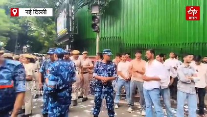 डूसू चुनाव 2025: ढोल-नगाड़े बजाकर छात्र संगठनों ने दिल्ली हाईकोर्ट के आदेशों की उड़ाई धज्जियां