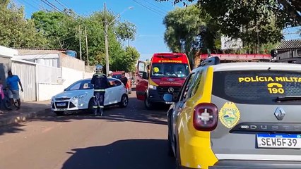 Mulher sofre parada cardiorrespiratória ao ser atropelada após acidente entre dois veículos no Universitário