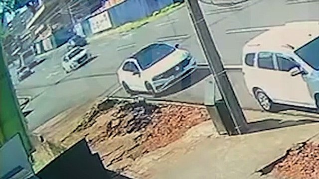 Vídeo mostra caminhão descendo Rua Presidente Kennedy sem freio