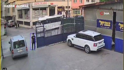 Sürücüsüz ilerleyen aracı böyle durdurdu