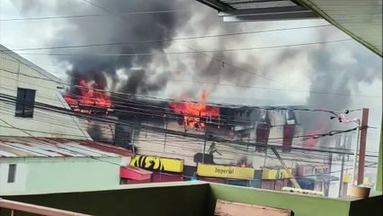 Incendio consume supermercado en Paraíso de Cartago
