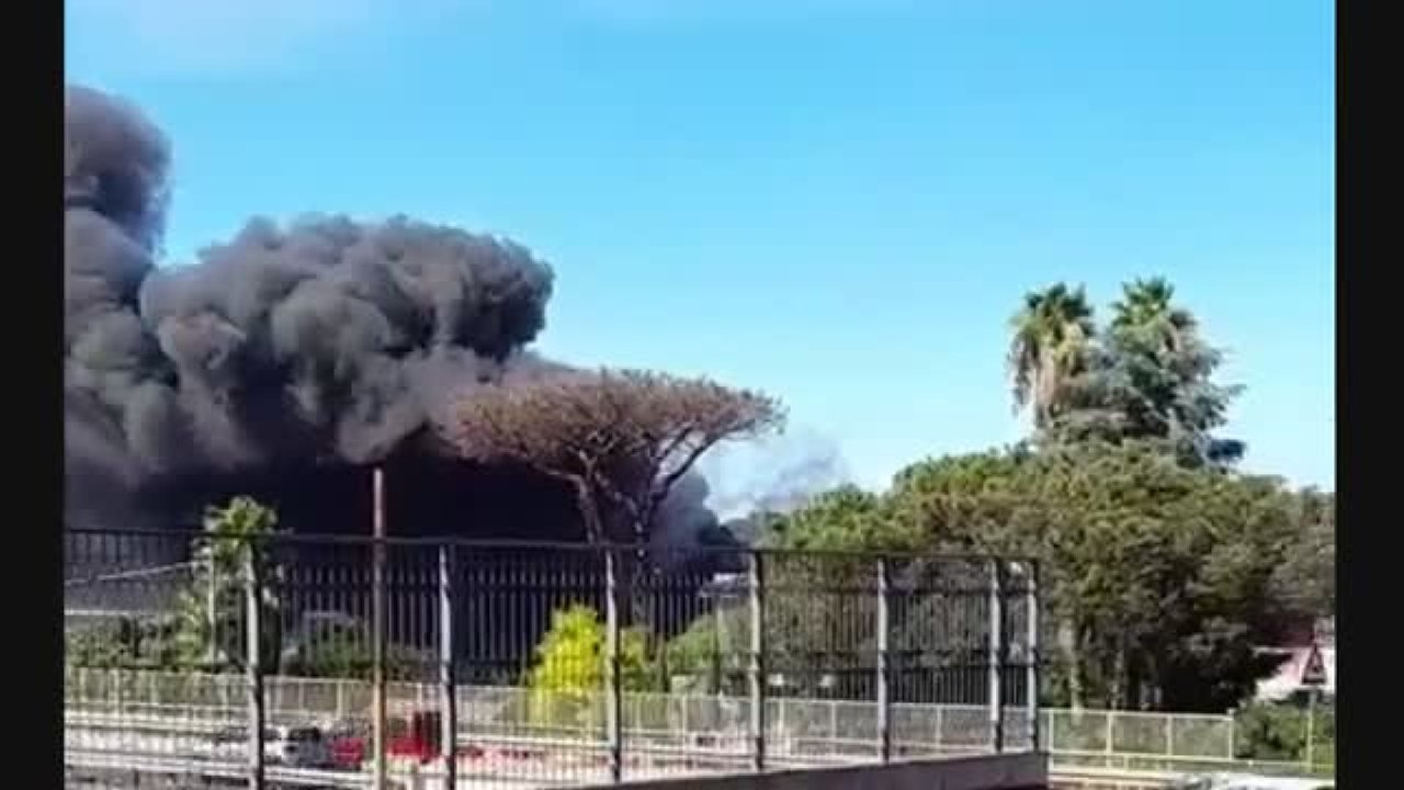Terra dei Fuochi, brucia la GRS Chemical Technologies di Giugliano