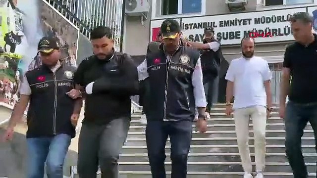 Eski eşine şiddet uygularken kendisini uyaran komşusunu da bıçakladı!