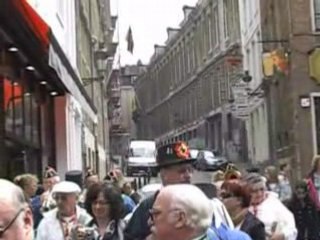 Le Pisseur de Bruxelles pendant la gayprode du 17 mai 2008