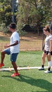 À l'entraînement avec Carla Arbez, demi d'ouverture des Bleues, et Benoît Trémoulinas - Rugby - Coupe du monde Femmes