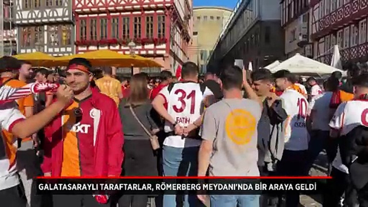 Galatasaraylı taraftarlar, Römerberg Meydanı'nda bir araya geldi