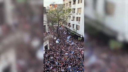 Una multitud se movilizó para saludar a la expresidenta y celebrar junto a ella el doble rechazo a los vetos de Milei