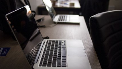Gobierno anuncia licitación de laptops con inteligencia artificial para estudiantes
