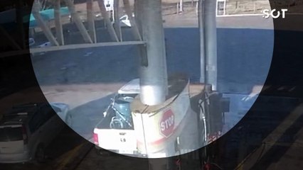 Homem é atropelado dentro de posto de combustíveis e câmeras flagram momento do acidente