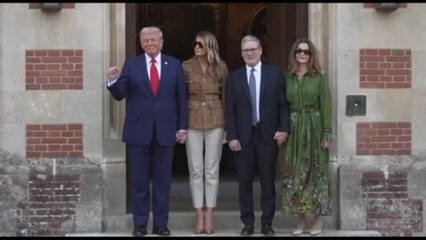 L'ultimo saluto Trump-Starmer (con le First Ladies) prima di partire