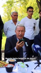 Esnaf ziyaretinde ilginç anlar! Hulusi Akar, hemen telefona sarıldı