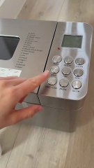 OSIPOTO 2LB Bread Maker Machine – 17-in-1 Automatic Stainless Steel Bread Machine with non-stick design, beginner-friendly controls, 15-hour timer, low noise, and easy cleaning. Perfect for delicious homemade bread. 🥖✨