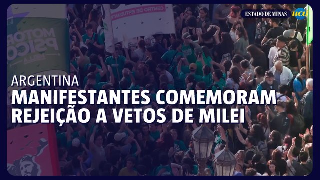 Manifestantes argentinos comemoram rejeição de deputados a vetos de Milei