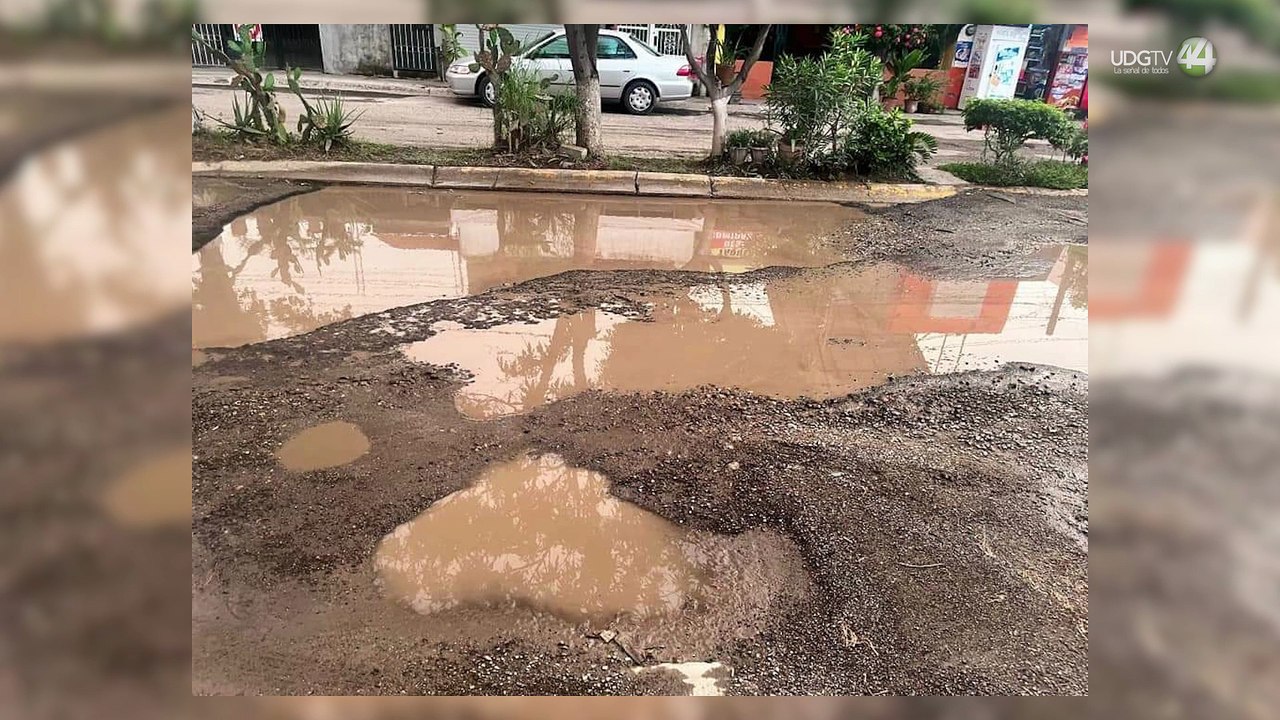 Llueven quejas por saturación de drenajes, baches y mal estado de las calles en la mayor parte de la ciudad