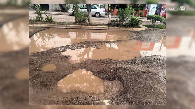 Llueven quejas por saturación de drenajes, baches y mal estado de las calles en la mayor parte de la ciudad
