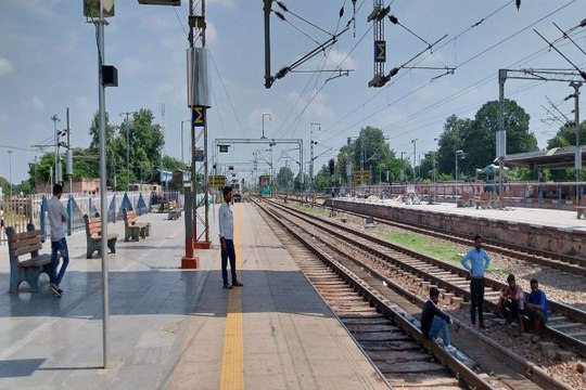 रेलवे स्टेशन पर तीसरी आंख में मोतियाबिंद, वारदात होने पर नहीं मिलता सुराग