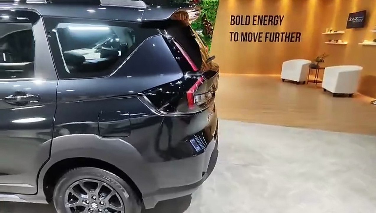 Suzuki New XL7 Hybrid Alpha Kuro.