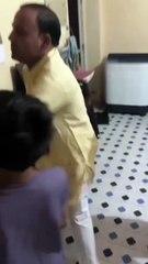 राजगढ़ में भाजपा नेता की गुंडागर्दी, पुलिसकर्मियों से की झूमाझटकी,