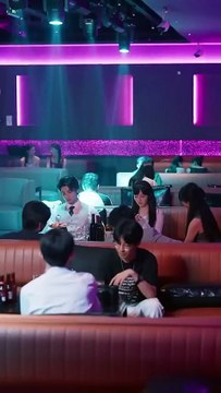 (1) She finally mustered up the courage to confess her love, but he coldly said, I'm not interested in dating. Who knew that after they were together, he would shed his formality and indulge her to the extreme, and her secret love that had been burning