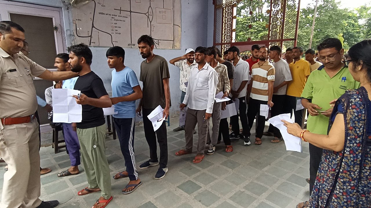 चतुर्थ श्रेणी कर्मचारी भर्ती परीक्षा शुरू, देखें वीडियो