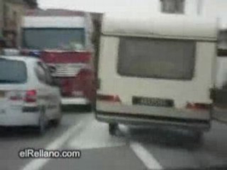 Course poursuite avec caravane complétemen déjanté