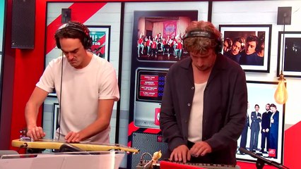 LIVE - Feu! Chatterton interprète "Monde nouveau" dans Le Double Expresso RTL2 (19/09/25)