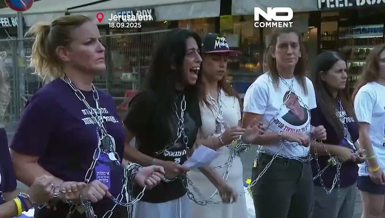 Łańcuchy i protest: matki domagają się zakończenia ofensywy w Gazie