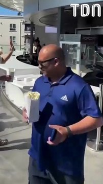 Le youtubeur Jay tente de troll le robot humanoïde Optimus de Tesla, qui le blague en retour