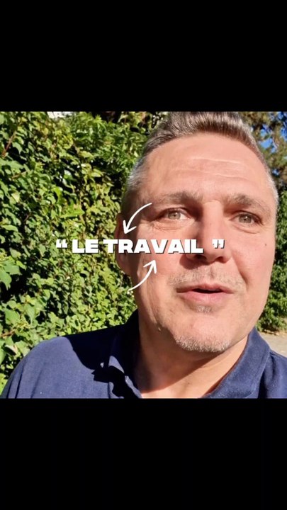 ➡️ « Le travail résumé en une phrase… 💀😂 »➡️ 40 ans à bosser pour profiter à 65… si la faucheuse t’a pas mis en CDI avant. #humournoir #travail #microtrottoir
