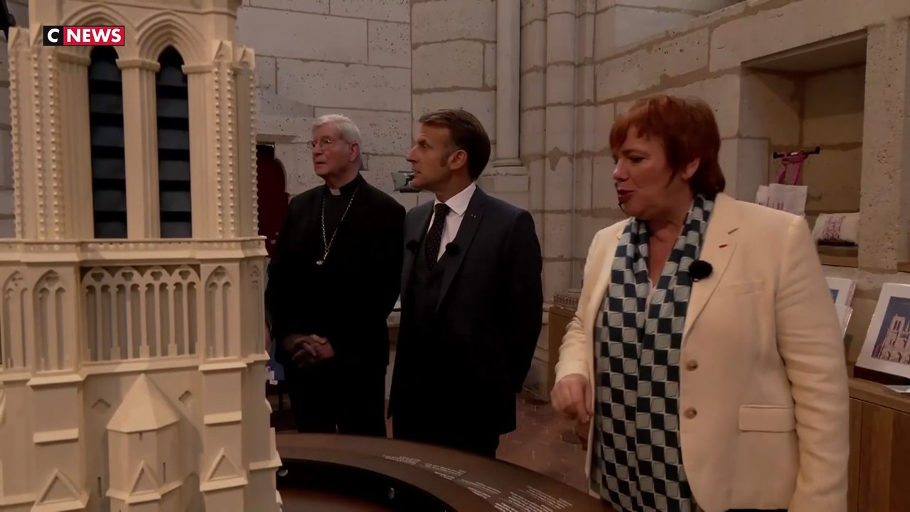 Emmanuel Macron inaugure les tours de Notre-Dame
