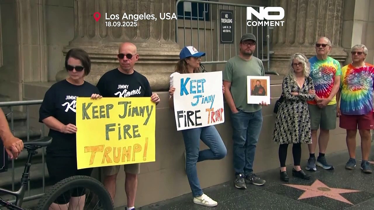 Des manifestants se rassemblent devant le studio de Jimmy Kimmel après la suspension de l'émission