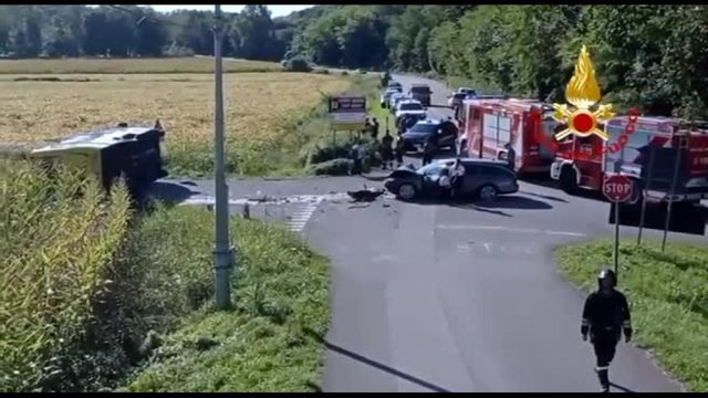 A Udine incidente scuolabus con 30 bambini a bordo, 5 feriti