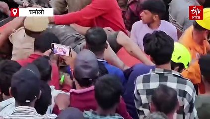 चमोली में 16 घंटे से मलबे में दबे कुंवर सिंह जीवित मिले, पत्नी और 2 बेटों की तलाश जारी