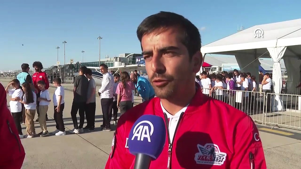 TEKNOFEST İstanbul'un 3. gününde öğrenciler ilk kez helikopter deneyimi yaşadı