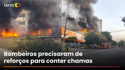 Incêndio de grandes proporções destrói loja de rede no Rio de Janeiro