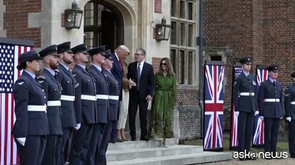 L'ultimo saluto Trump-Starmer (con le First Ladies) prima di partire