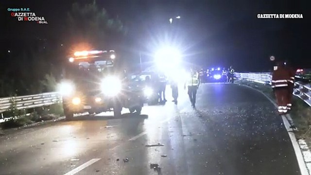 Si ribalta in tangenziale a Modena e fa filotto di auto: anche quella del comandante della polizia locale