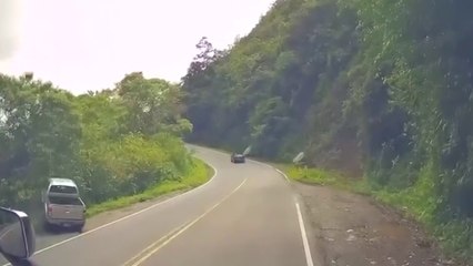 tn7-vehiculo-de-fiscal-cae-a-guindo-120925