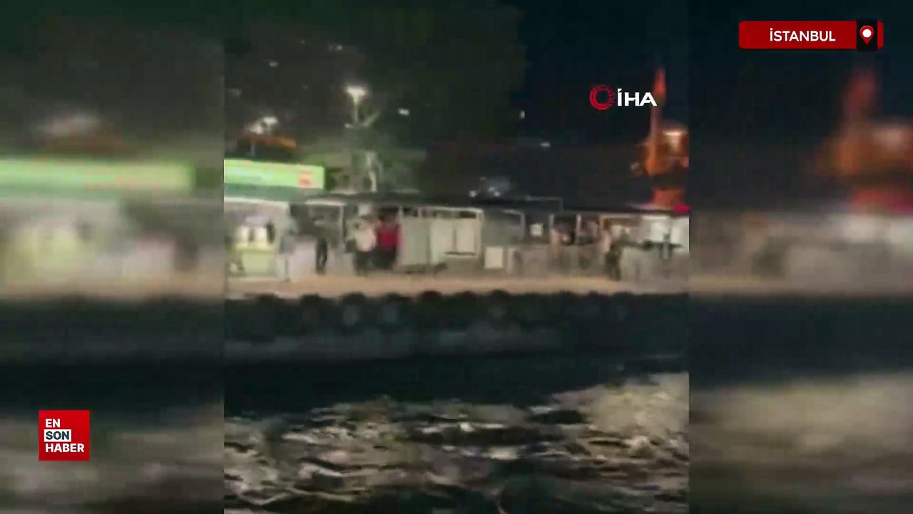 İstanbul Boğazı'nda yolcu vapuru ile gemi çarpıştı