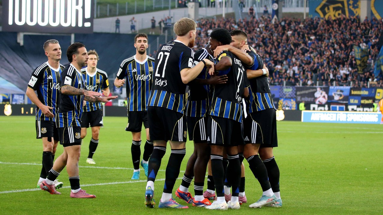 Bausenweins Traumtor nicht genug: Saarbrücken schlägt Schweinfurt