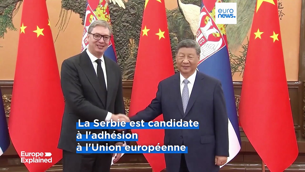 Que révèle le défilé militaire massif à Belgrade sur la politique étrangère de la Serbie ?