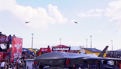 Çelik Kanatlar, TEKNOFEST'te gösteri uçuşu gerçekleştirdi