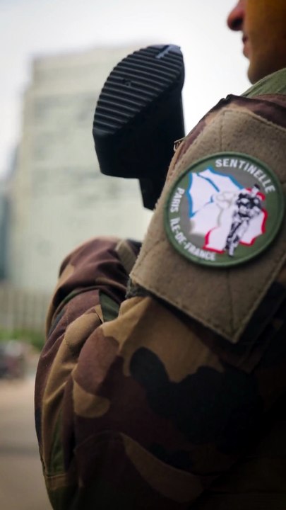En patrouille avec les soldats de l'opération Sentinelle : Protéger, veiller et rassurer chaque jour, aux côtés des Français.