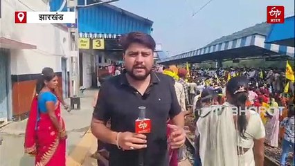 ग्रेंड कोड़ लाइन जाम, पारसनाथ के समीप आंदोलनकारियों ने 'टेका रेल', राजधानी भी रुकी