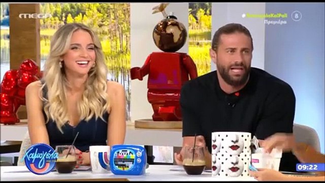 Πρεμιέρα με αφέλειες για τη Χρηστίδου – Η επιστροφή του Χαμογέλα & Πάλι & οι ανθοδέσμες on air!