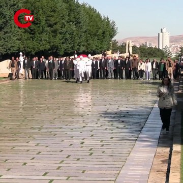 CHP heyeti, 22'nci Olağanüstü Kurultay dolayısıyla Anıtkabir'i ziyaret etti... Yücel Barış içinde özgür bir Türkiye'ye kavuşturacağımızın sözünü veriyoruz