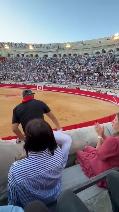 Jeremstar saute dans l’arène à Nîmes pour dénoncer la corrida : placé en garde à vue